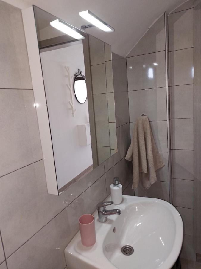 Apartman Biba Lubenice Eksteriør billede